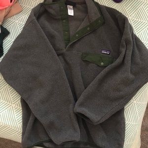 Men’s gray Patagonia fleece pullover